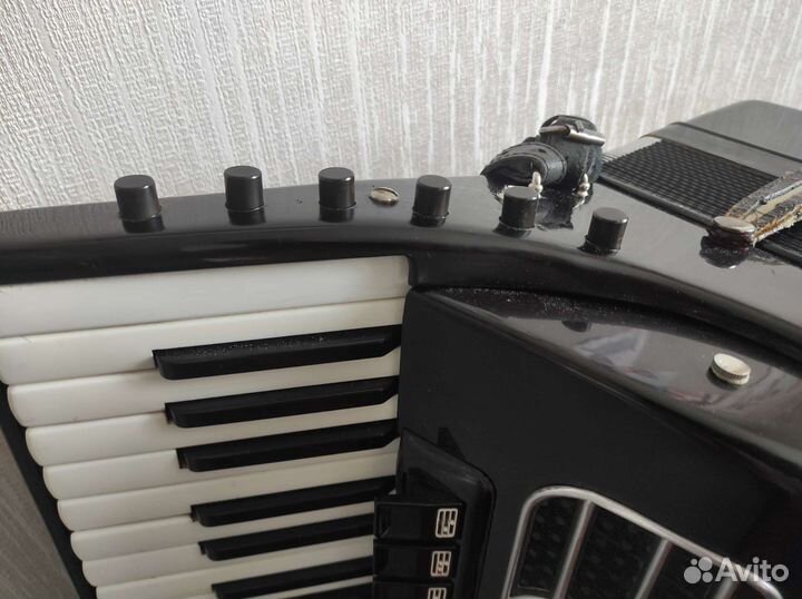 Аккордеон готововыборный на 45 клавиш