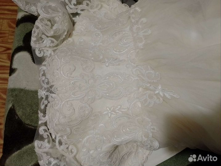 Свадебное платье со шлейфом 44 46