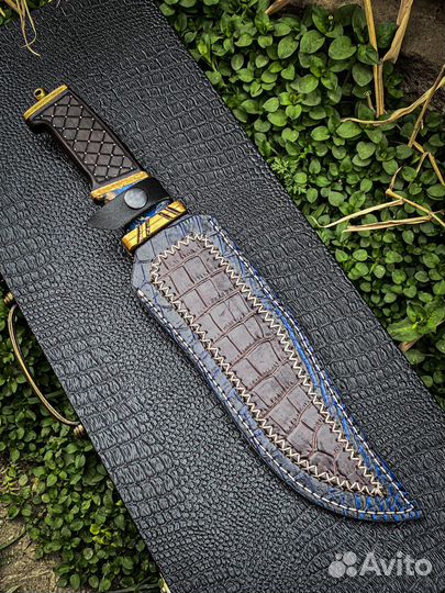 Нож из дамасской стали