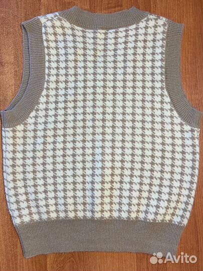 Жилет теплый вязаный