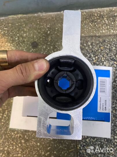 Сайлентблок задний правый переднего рычага VW Golf