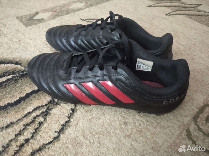 Футбольные бутсы adidas