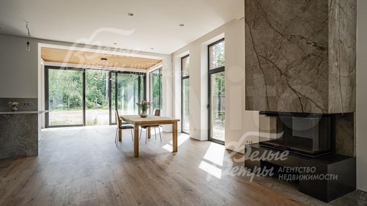 Дом 302 м² на участке 14,5 сот.