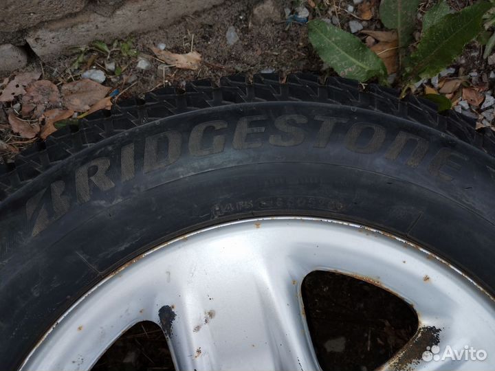 Bridgestone Blizzak Spike-02 SUV 225/65 R17