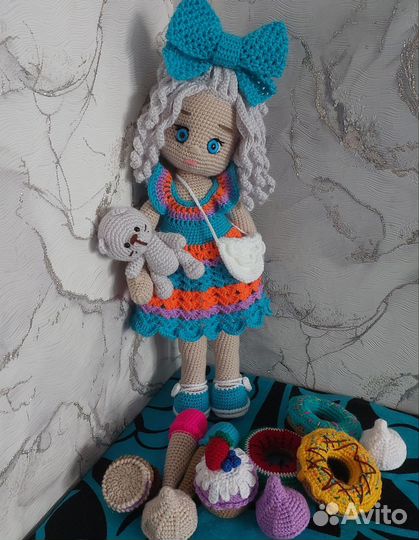 Вязанная кукла ручной работы