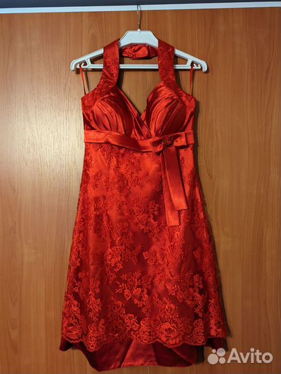 Вечернее красное платье