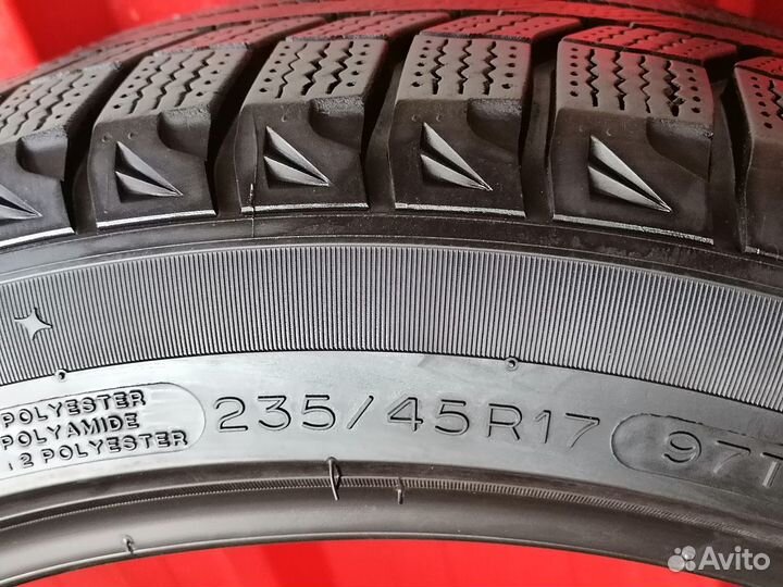 Michelin X-Ice XI2 235/45 R17