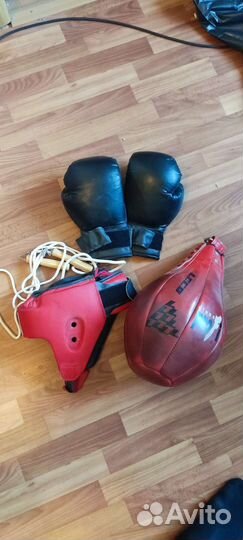 Боксерская груша, перчатки, шлем