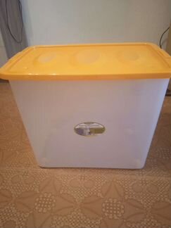 Ящик пластиковый с крышкой