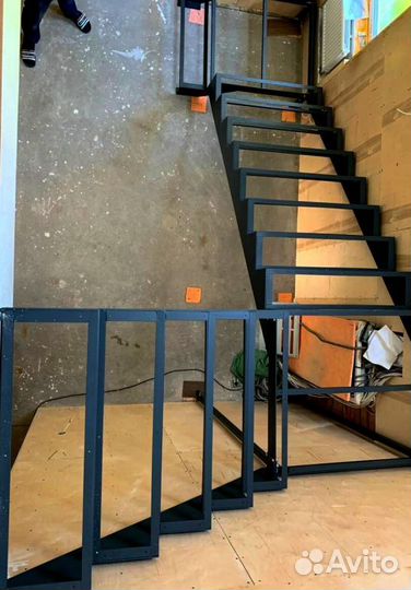 Лестницы г-образные