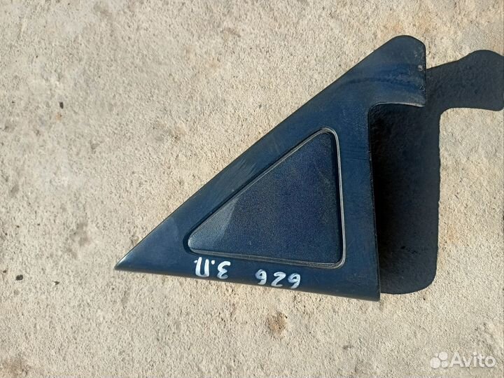 Уголок внутренний задний правый Mazda 626 ge
