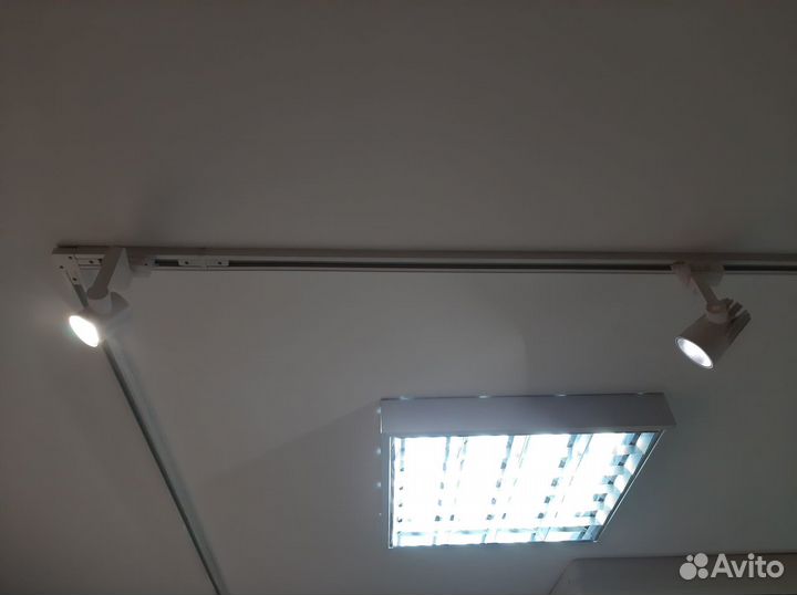 Светильник потолочный трековый