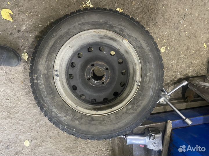 Nitto Therma Spike 185/70 R14 101C