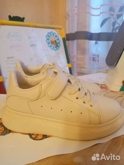 Кроссовки для девочки