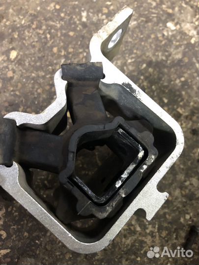 Опора двс правая Renault Logan 1