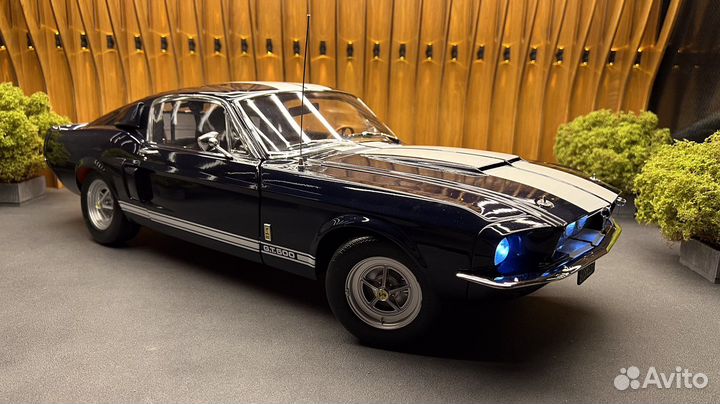 Коллекционная модель 1:8 Ford Mustang Shelby GT500