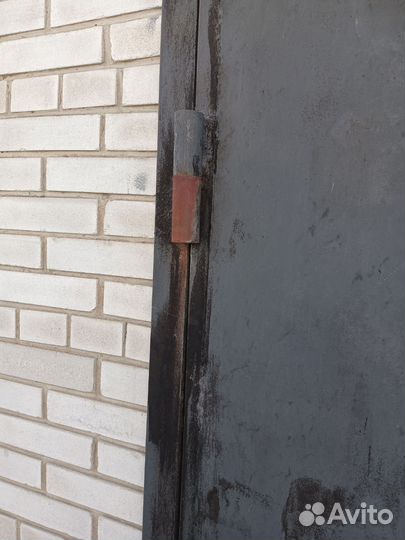 Ворота гаражные металлические распашные