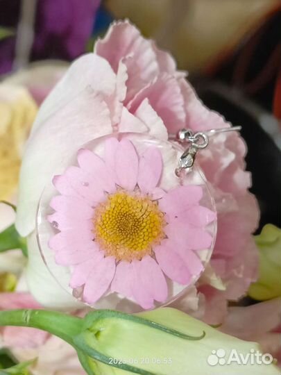 Серьги из эпоксидной смолы с сухоцветами