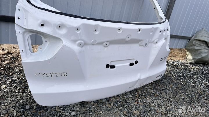 Крышка багажника Hyundai ix35 1 737002Y000