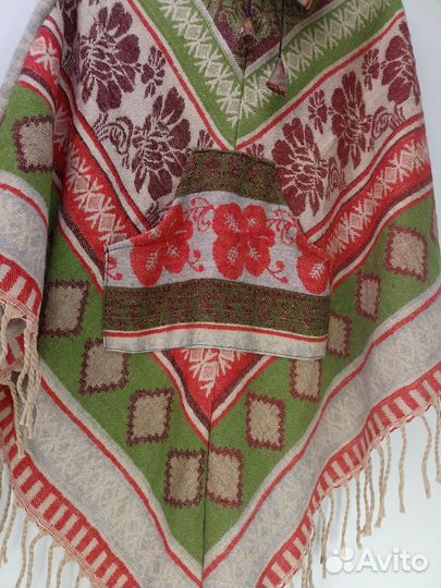 Пончо, цвет салатовый с красным