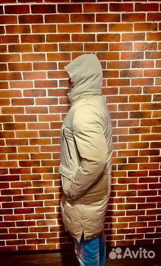 Зимний мужской пуховик бежевого цвета от Stone Island