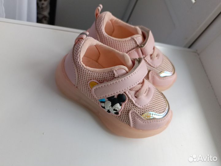 Кроссовки для девочки