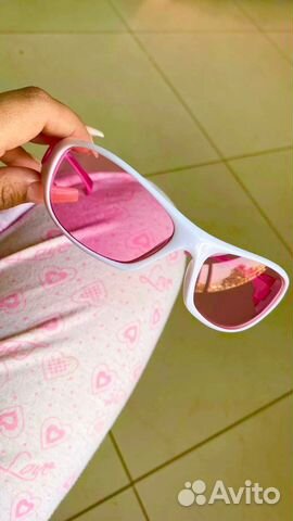 Белые очки с розовыми линзами