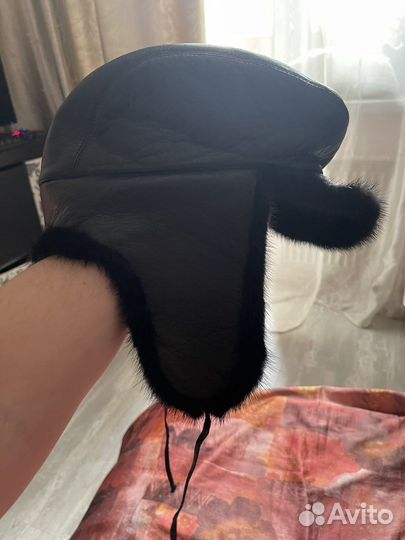 Мужская шапка и женская