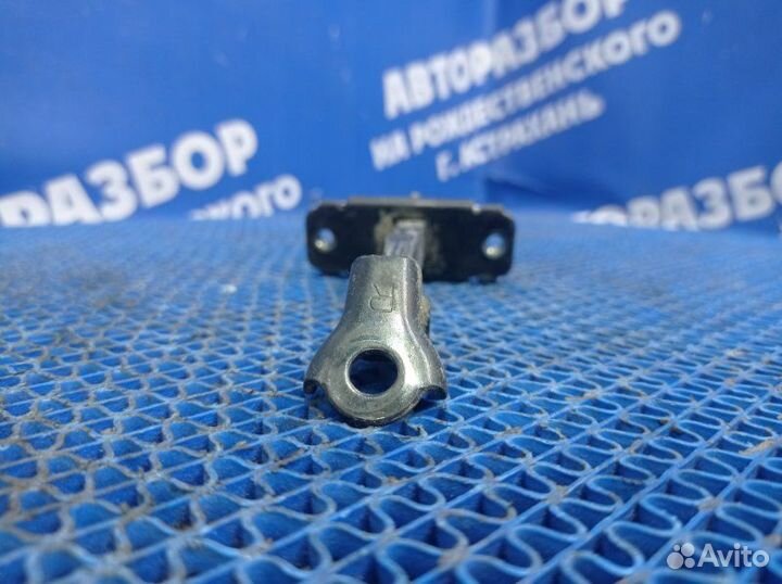 Ограничитель двери Hyundai Solaris 1 хэтчбек G4FA