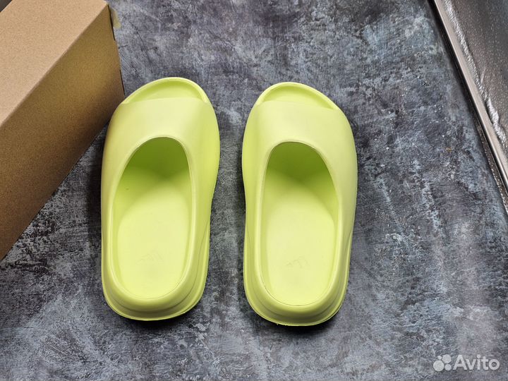 Шлепанцы Yeezy slide