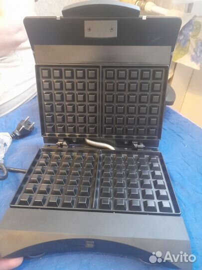 Электрическая вафельница новая