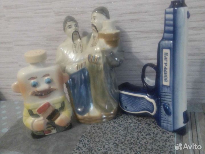 Штофы фарфоровые