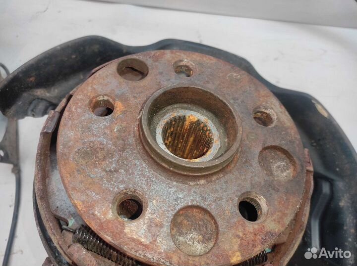 Ступица кулак задний в сборе Toyota Mark II GX110