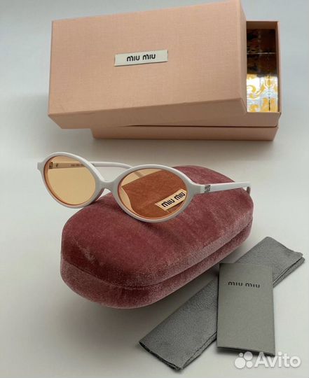 Солнцезащитные очки miu miu