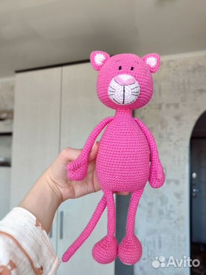 Вязаная игрушка Розовая пантера