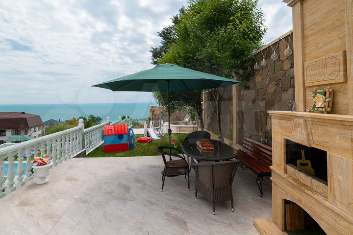 Коттедж 410 м² на участке 10 сот.