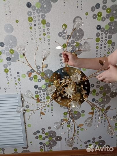 Продам люстру