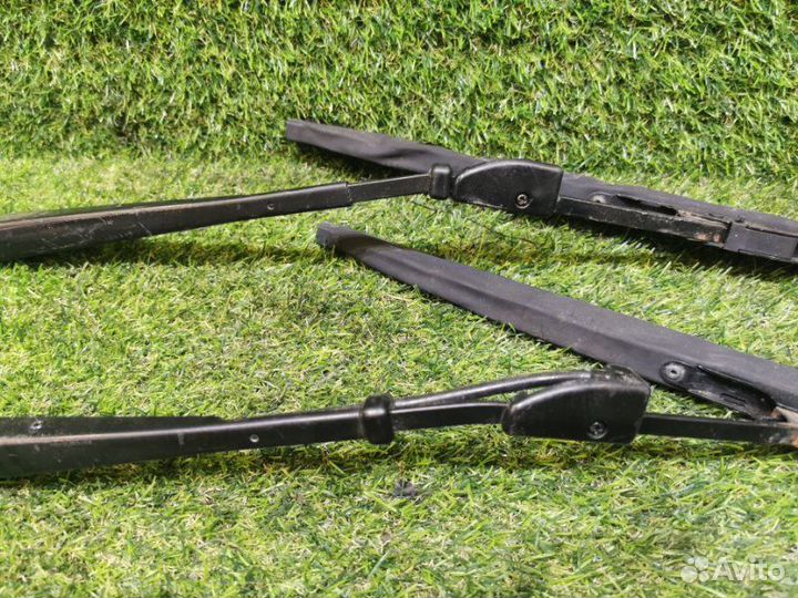 Держатель дворника Mitsubishi Canter FD70AB