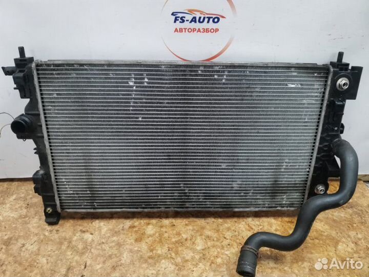 Радиатор охлаждения Opel Astra J хетчбэк 1.6