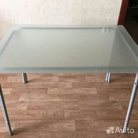 Кухонный стол стеклянный