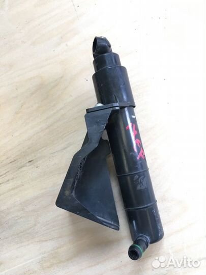 Насос омывателя фар правый Mercedes Benz Gl550