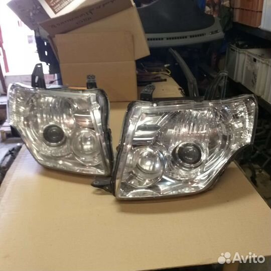 Фара mitsubishi pajero 4