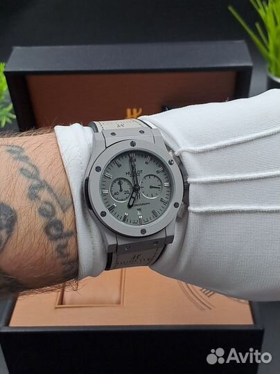 Hublot Кварцевые мужские Наручные часы