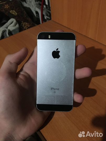 Продам iPhone se