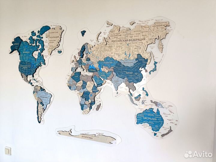 Деревянная карта мира на оргстекле