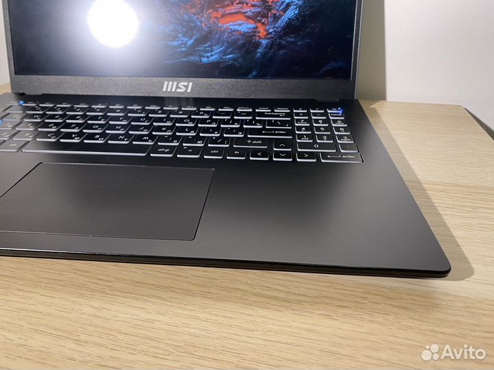 Свежий Msi i3-1115G4/8GB/256GB/FHD