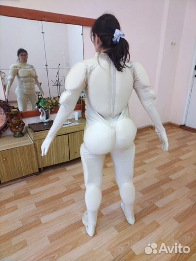 Мускулистый костюм