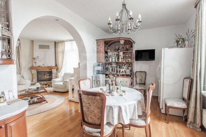 Дом 200 м² на участке 6 сот.