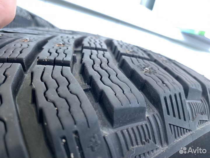Michelin X-Ice North 4 215/65 R16