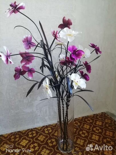 Ваза с орхидеями